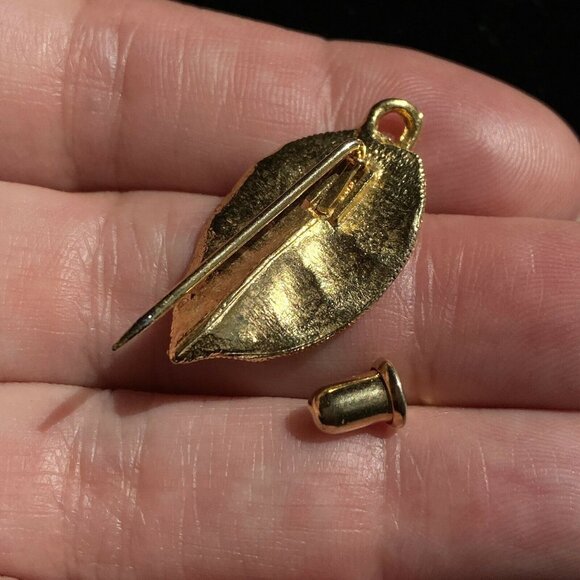 Vintage Gold Leaf Stick Pin Gold Tone Lapel Hat Pin Cute - Picture 3 of 3